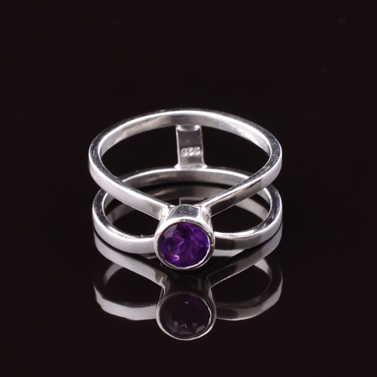 Elegant Gemstone Ring for Anniversary and Gifting
